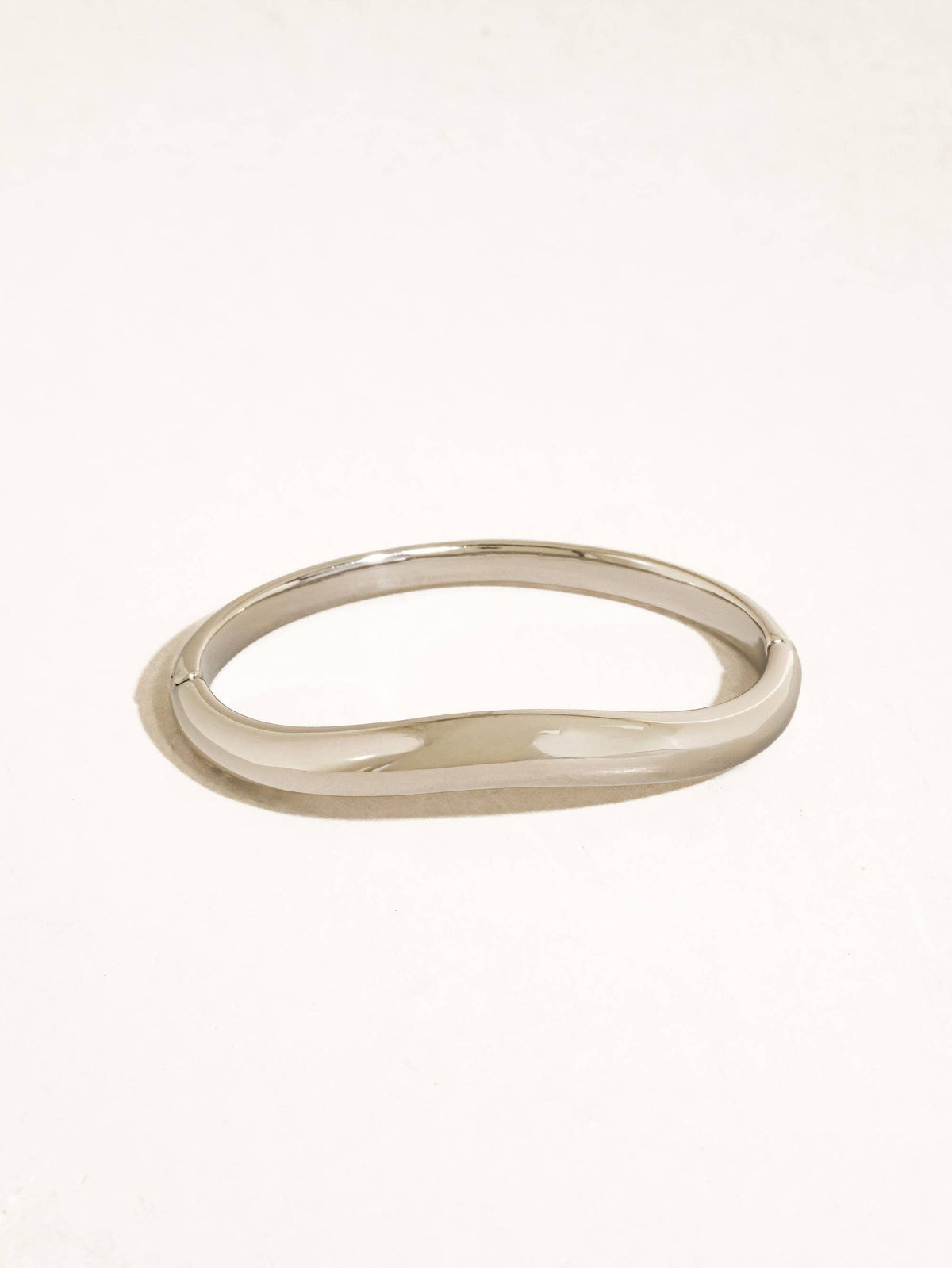 Bracelet jonc sculptural Mathieu en or 18 carats, sans ternir: Argent