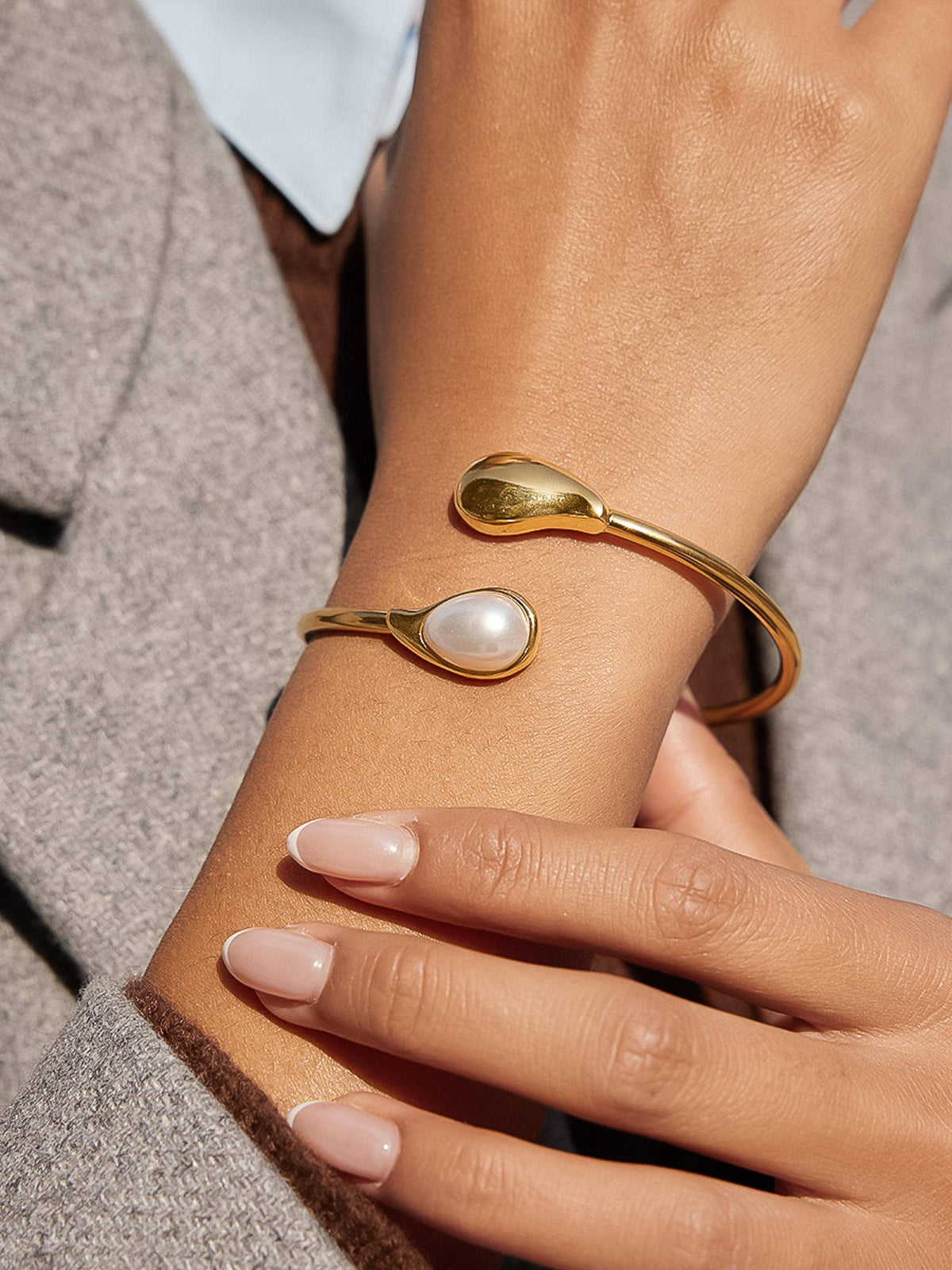 Bracelet manchette ouvert Harbor en or 18 carats, anti-ternissement, orné de pierres: Brown