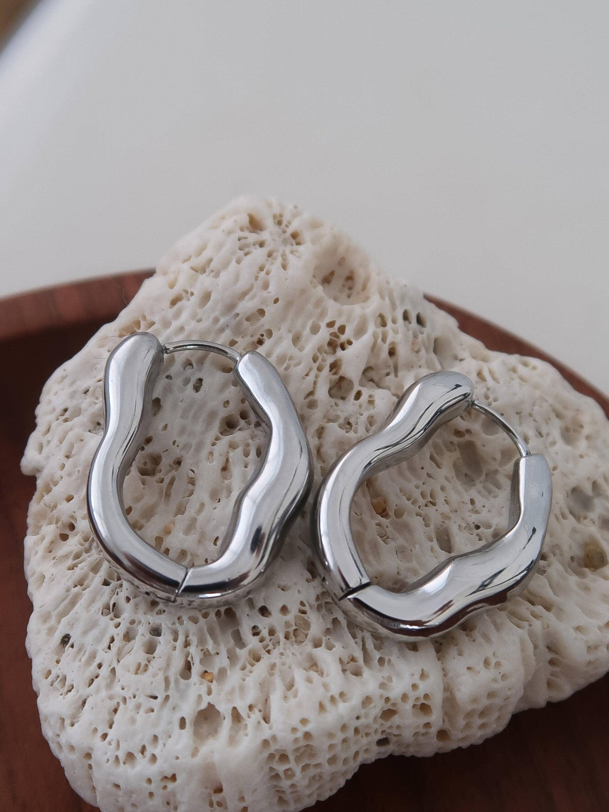 Boucles d’oreilles ovales en acier inoxydable plaqué or 18 carats résistantes au ternissement: Or jaune