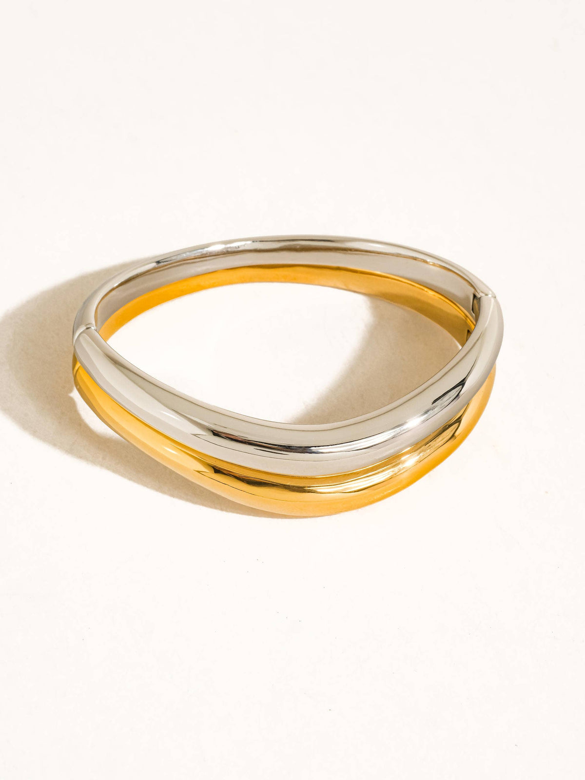 Bracelet jonc sculptural Mathieu en or 18 carats, sans ternir: Or jaune