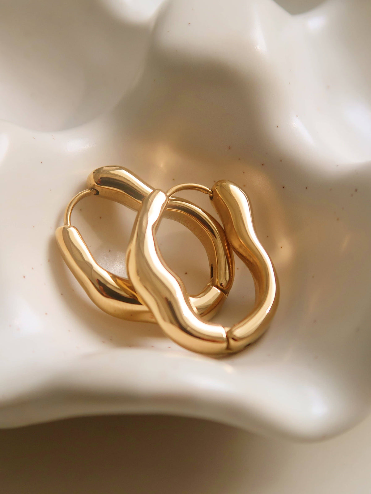 Boucles d’oreilles ovales en acier inoxydable plaqué or 18 carats résistantes au ternissement: Or jaune