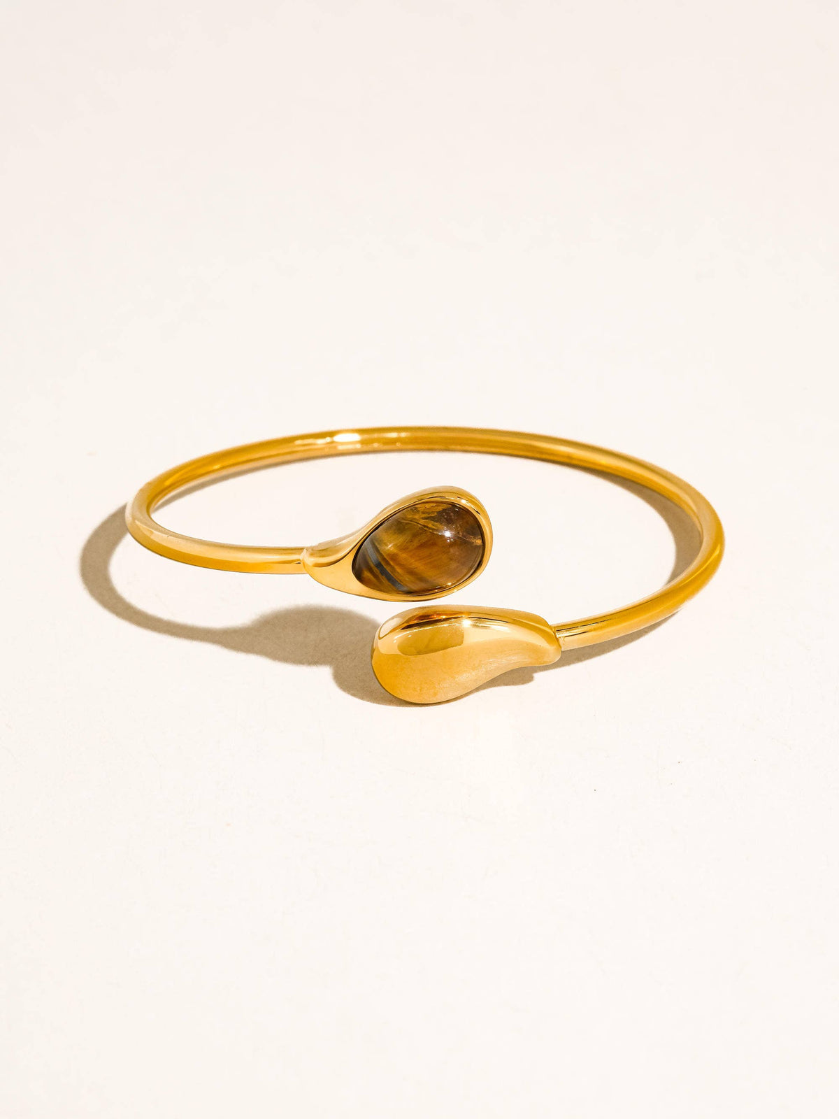 Bracelet manchette ouvert Harbor en or 18 carats, anti-ternissement, orné de pierres: Brown