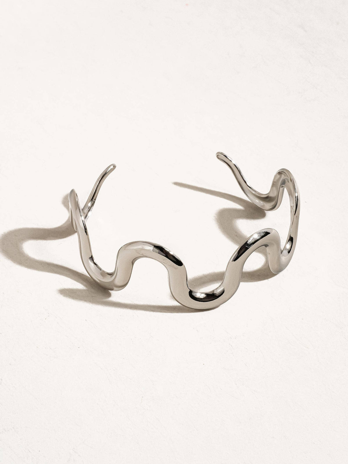 Bracelet audacieux ondulé en or 18 carats résistant au ternissement Félix: Or jaune